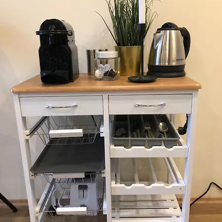 شقة Black & White • Black