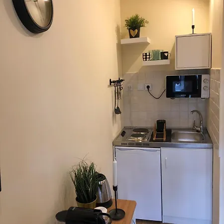 Apartment Black & White • Black Eger