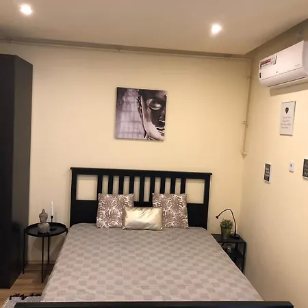 Apartment Black & White • Black *