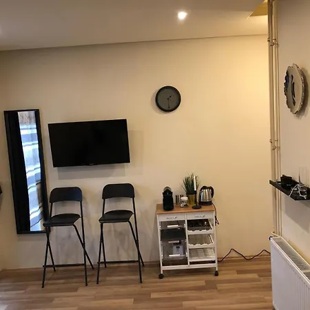 Apartment Black & White • Black Eger